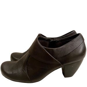 BareTraps Tacey Black Booties Size 8.5